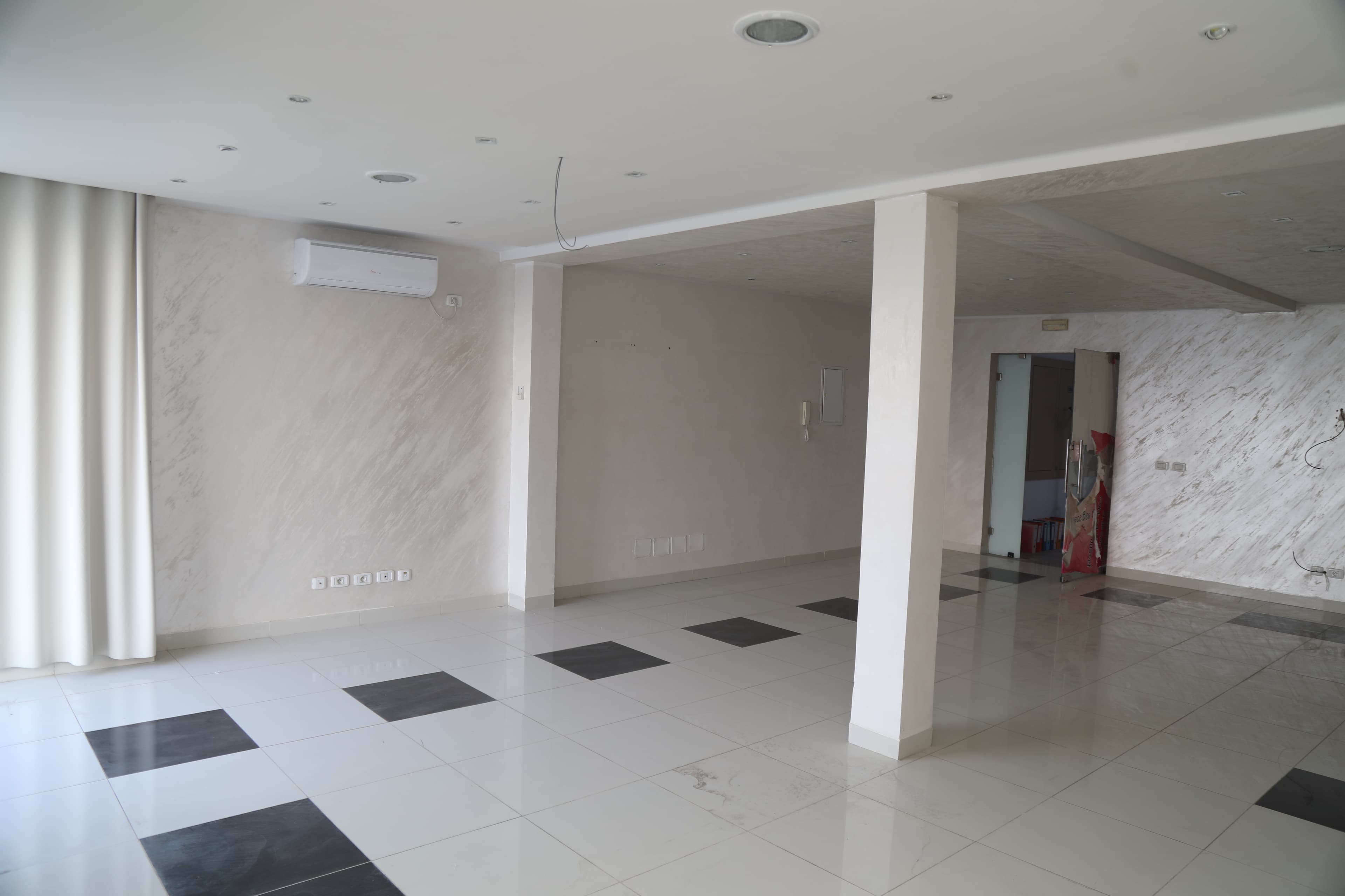 Showroom moderne à louer à Ben Arous – Résidence Yasmin Centre - Image 3