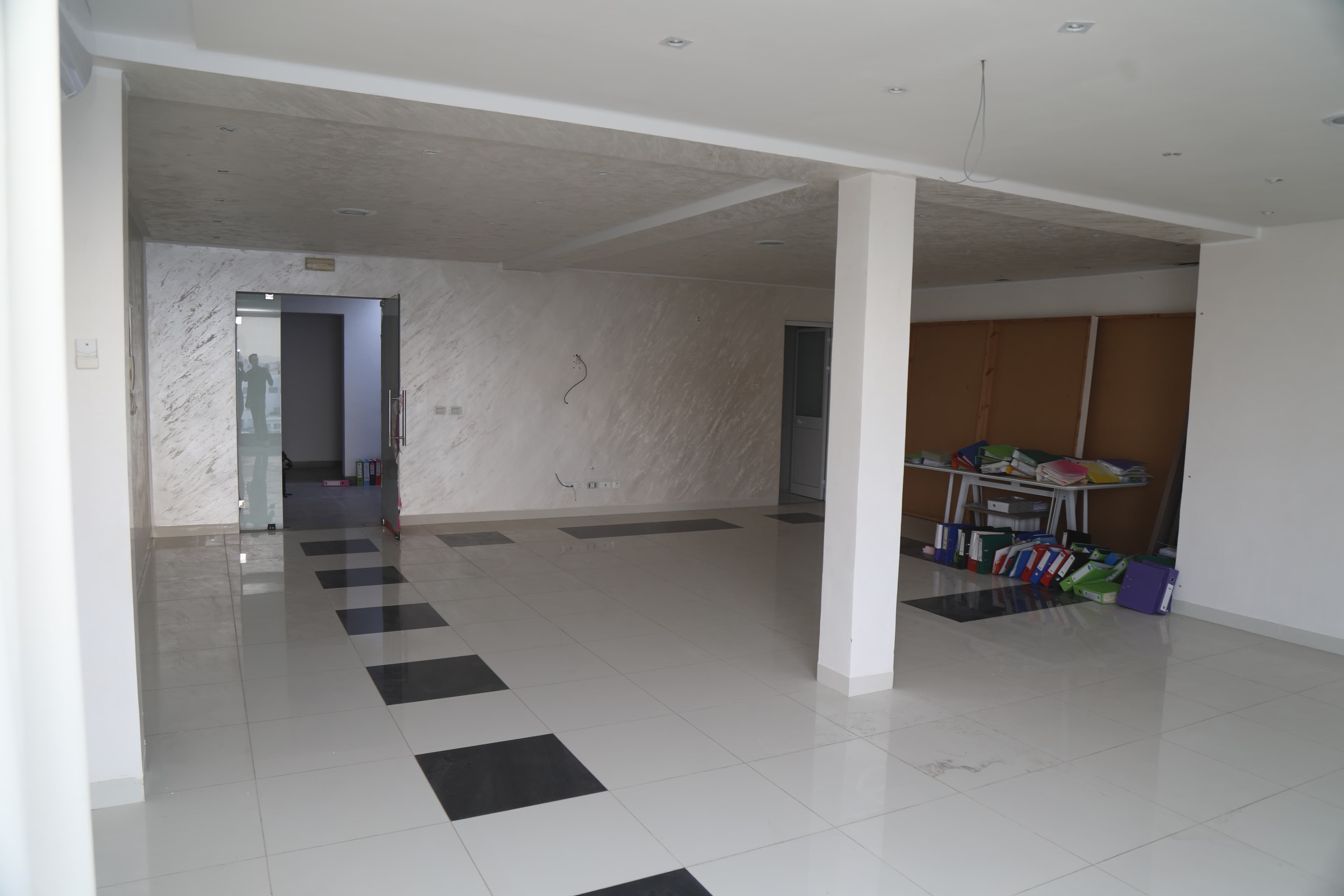 Showroom moderne à louer à Ben Arous – Résidence Yasmin Centre - Image 4