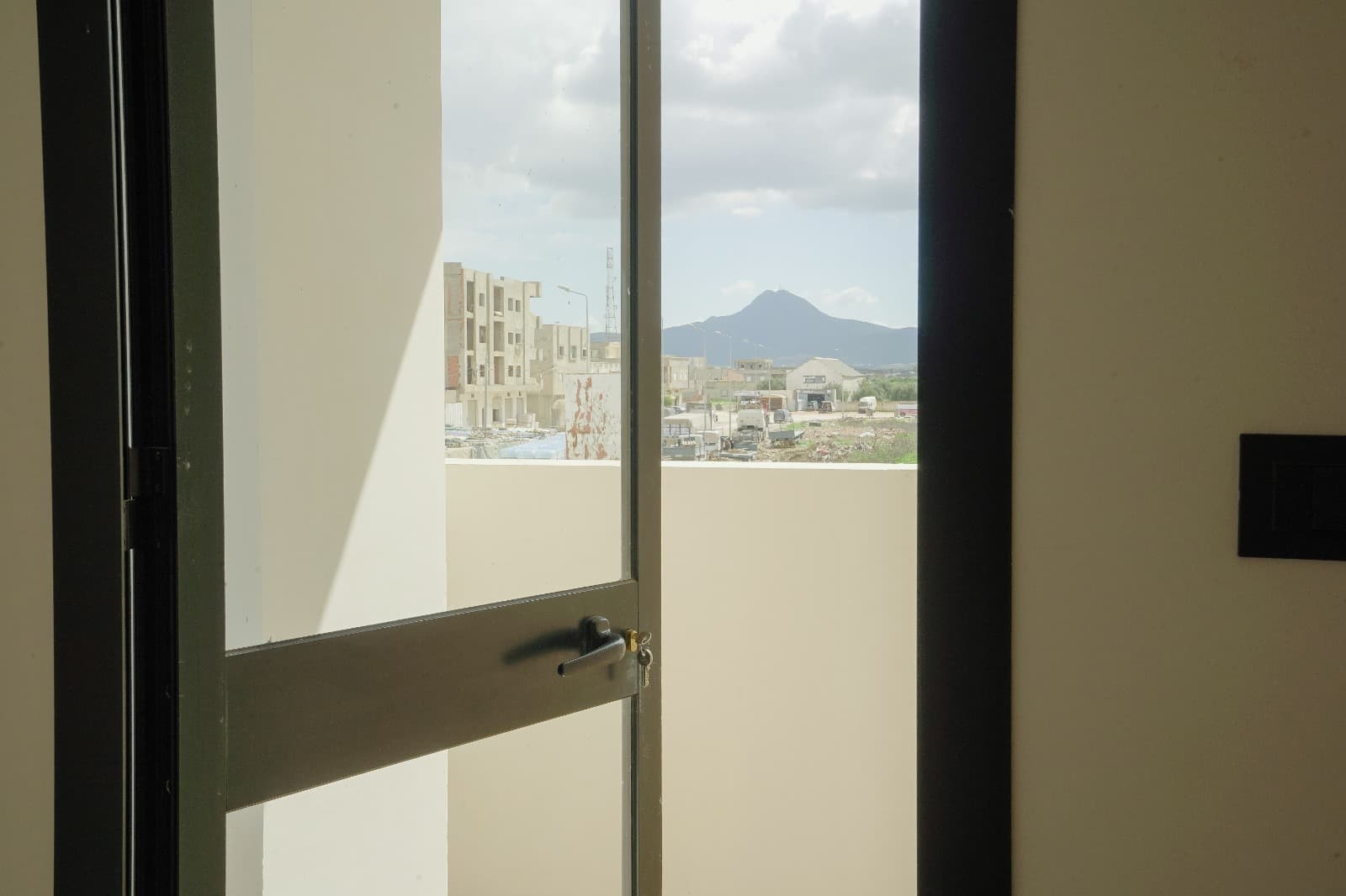 Appartement S+2 Haut Standing avec 2 Balcons – Résidence Khalifa 5 - Image 3